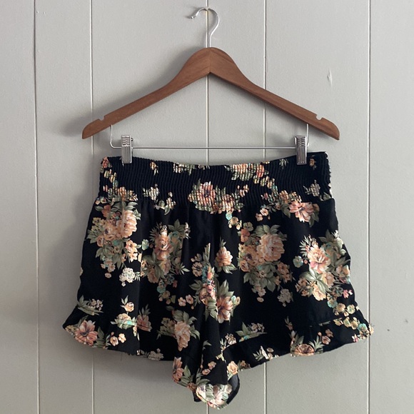 UK 2 LA floral shorts size L - Picture 2 of 5